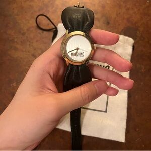 Auth Moschino fashion leather watch